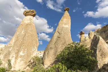 Türkiye 'nin Kapadokya, Nevsehir, Türkiye' de volkanik tufa oluşumları.