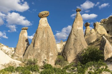 Türkiye 'nin Kapadokya, Nevsehir, Türkiye' de volkanik tufa oluşumları.