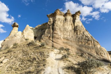 Türkiye 'nin Kapadokya, Nevsehir, Türkiye' de volkanik tufa oluşumları.