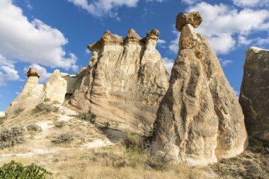 Türkiye 'nin Kapadokya, Nevsehir, Türkiye' de volkanik tufa oluşumları.