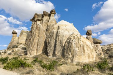 Türkiye 'nin Kapadokya, Nevsehir, Türkiye' de volkanik tufa oluşumları.