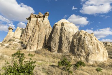 Türkiye 'nin Kapadokya, Nevsehir, Türkiye' de volkanik tufa oluşumları.