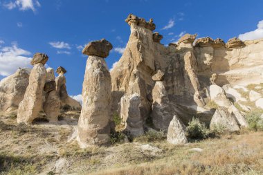 Türkiye 'nin Kapadokya, Nevsehir, Türkiye' de volkanik tufa oluşumları.