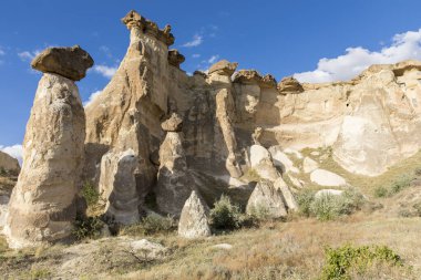 Türkiye 'nin Kapadokya, Nevsehir, Türkiye' de volkanik tufa oluşumları.
