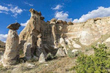 Türkiye 'nin Kapadokya, Nevsehir, Türkiye' de volkanik tufa oluşumları.