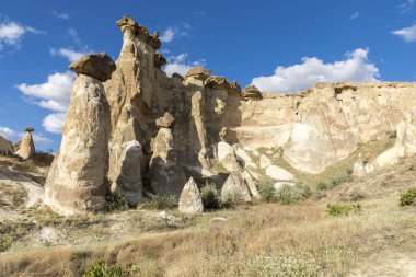 Türkiye 'nin Kapadokya, Nevsehir, Türkiye' de volkanik tufa oluşumları.
