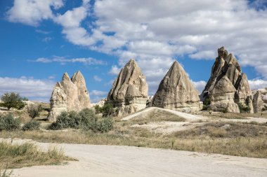 Türkiye 'nin Kapadokya, Nevsehir, Türkiye' de volkanik tufa oluşumları.