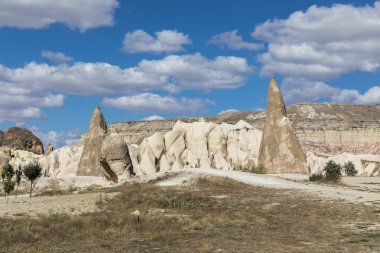 Türkiye 'nin Kapadokya, Nevsehir, Türkiye' de volkanik tufa oluşumları.