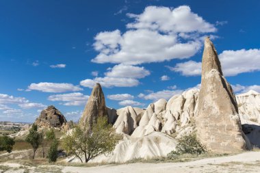 Türkiye 'nin Kapadokya, Nevsehir, Türkiye' de volkanik tufa oluşumları.
