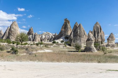 Türkiye 'nin Kapadokya, Nevsehir, Türkiye' de volkanik tufa oluşumları.