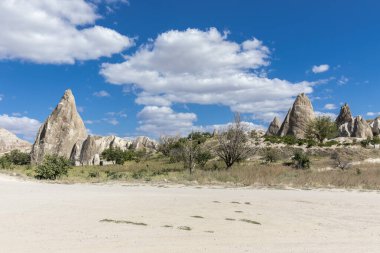 Türkiye 'nin Kapadokya, Nevsehir, Türkiye' de volkanik tufa oluşumları.