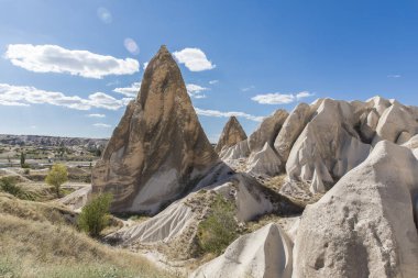 Türkiye 'nin Kapadokya, Nevsehir, Türkiye' de volkanik tufa oluşumları.