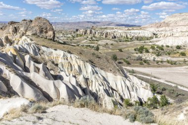 Türkiye 'nin Kapadokya, Nevsehir, Türkiye' de volkanik tufa oluşumları.