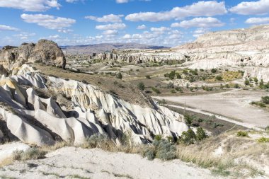 Türkiye 'nin Kapadokya, Nevsehir, Türkiye' de volkanik tufa oluşumları.