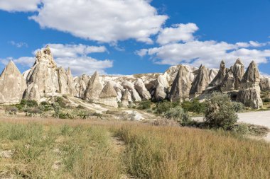 Türkiye 'nin Kapadokya, Nevsehir, Türkiye' de volkanik tufa oluşumları.