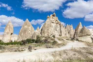  Türkiye 'nin Kapadokya, Nevsehir, Türkiye' de volkanik tufa oluşumları.