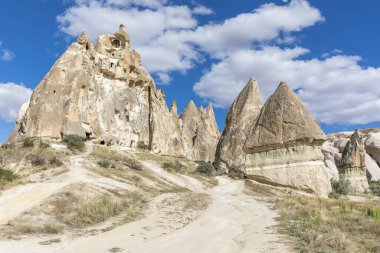  Türkiye 'nin Kapadokya, Nevsehir, Türkiye' de volkanik tufa oluşumları.