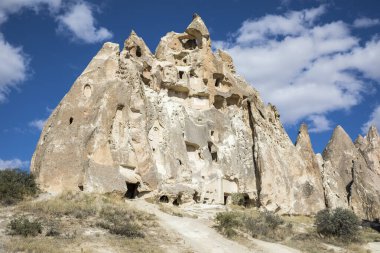  Türkiye 'nin Kapadokya, Nevsehir, Türkiye' de volkanik tufa oluşumları.