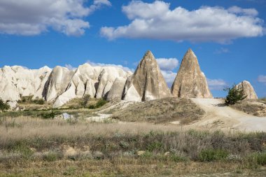  Türkiye 'nin Kapadokya, Nevsehir, Türkiye' de volkanik tufa oluşumları.