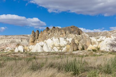  Türkiye 'nin Kapadokya, Nevsehir, Türkiye' de volkanik tufa oluşumları.