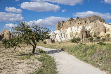  Türkiye 'nin Kapadokya, Nevsehir, Türkiye' de volkanik tufa oluşumları.