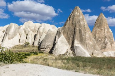  Türkiye 'nin Kapadokya, Nevsehir, Türkiye' de volkanik tufa oluşumları.
