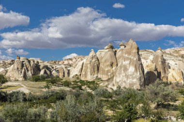  Türkiye 'nin Kapadokya, Nevsehir, Türkiye' de volkanik tufa oluşumları.