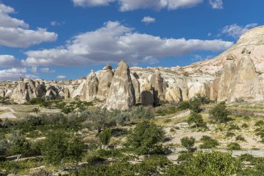  Türkiye 'nin Kapadokya, Nevsehir, Türkiye' de volkanik tufa oluşumları.