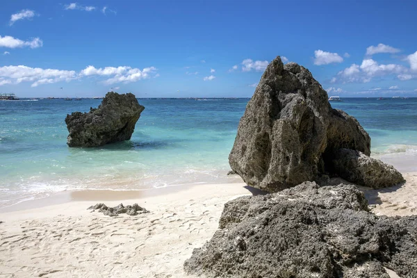 Filipinler, Boracay adasındaki beyaz plaj.