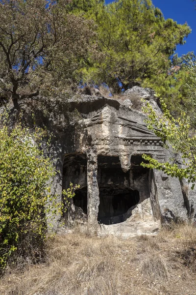 Daedalus, Fethiye ilinin Hindi mezarını salladı.