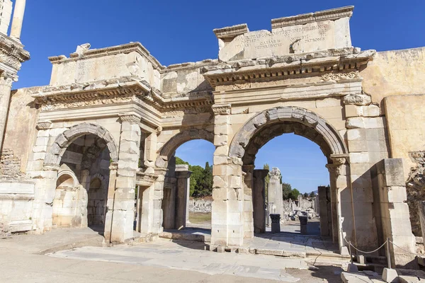 トルコ イズミルのエペソ古代都市におけるケレスの図書館 — ストック写真