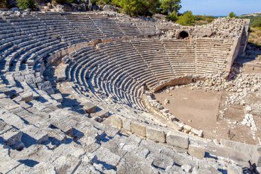Antalya 'nın Patara kentindeki tiyatro, Türkiye.