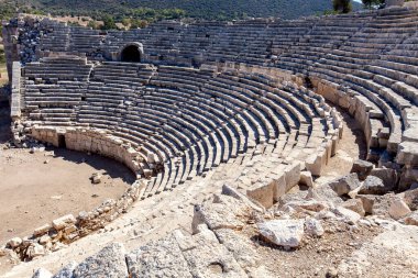 Antalya 'nın Patara kentindeki tiyatro, Türkiye.