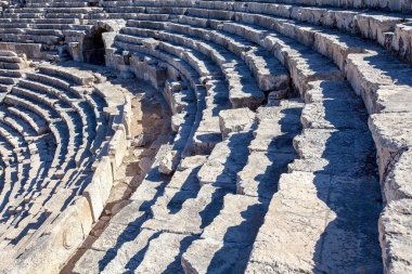 Antalya 'nın Patara kentindeki tiyatro, Türkiye.