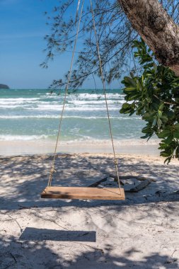 Swing Saracen Körfezi Sahili, Koh rong Samloem Adası, Sihanoukville, Kamboçya.