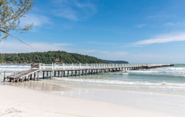 Old Pier, Saracen Körfezi Sahili, Koh rong Samloem Adası, Sihanoukville, Kamboçya.