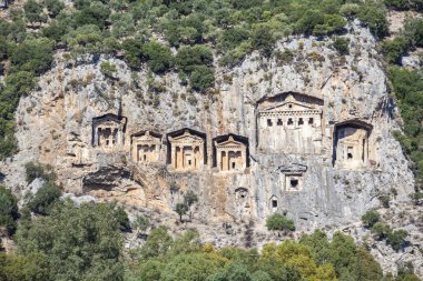 Antik Kaunos kentinin ünlü Lycian Rock Mezarları, Dalyan, Türkiye