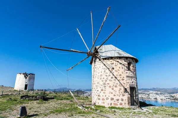 Türkiye 'de yüksek tepenin Bodrum' unda yer alan eski yel değirmenleri.