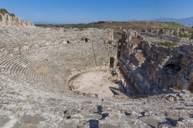 Antik Yunan tiyatrosunun kalıntıları, Perge, Antalya, Türkiye.