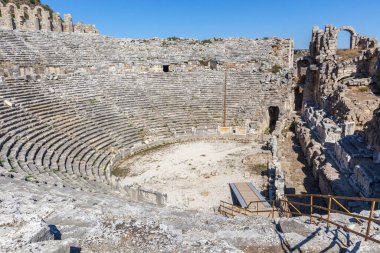 Antik Yunan tiyatrosunun kalıntıları, Perge, Antalya, Türkiye.