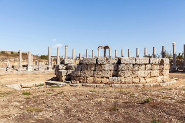 Türkiye 'de yer alan antik Perge Antalya kentindeki agora kalıntıları.