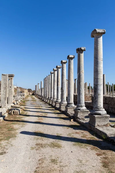 Türkiye 'de yer alan antik Perge Antalya kentindeki agora kalıntıları.