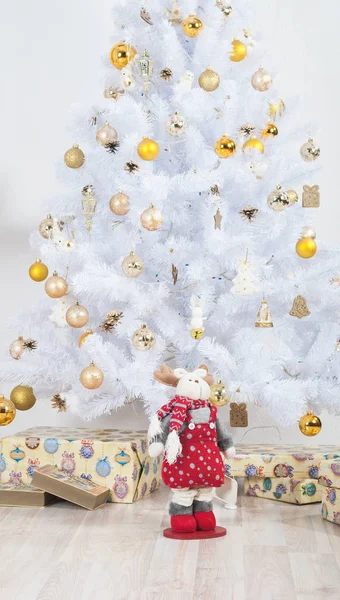 Fehér belső karácsonyfa — Stock Fotó