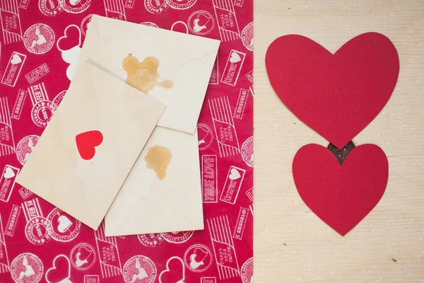 Poche lettere con il cuore rosso — Foto Stock