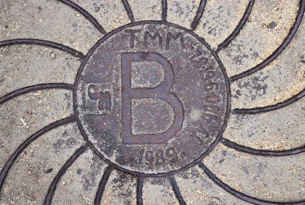 Rusty yol Hatch. Demir rögar Kentsel Sanat.