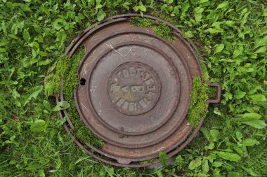 Rusty yol Hatch. Demir rögar Kentsel Sanat.