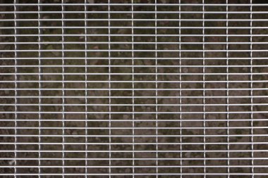 Metal kafes bezi. Çelik yıpranmış kapılarına hücreleri.