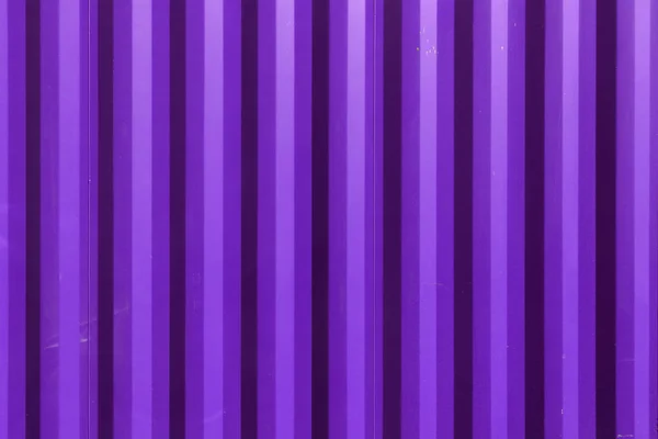 Parede de textura de cerca de aço ondulado pintado Lilac — Fotografia de Stock