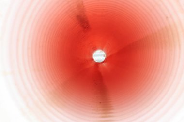 Ters yivli tüp delik. Odaklı çıkış son.