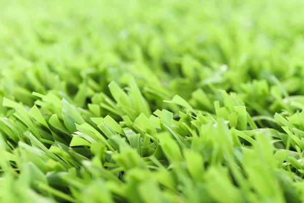 Verde trama erba artificiale con sfondo sfocato. Moderna s — Foto Stock